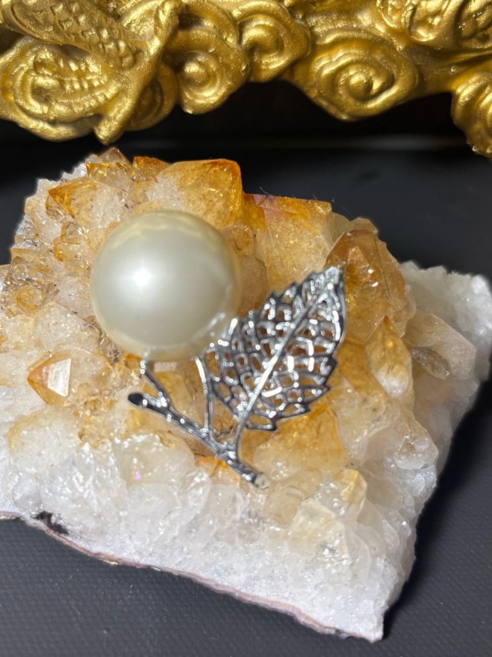 Sarah Coventry “Silvery splendor” 1964 Leaf Brooch with Cream Pearl Accent